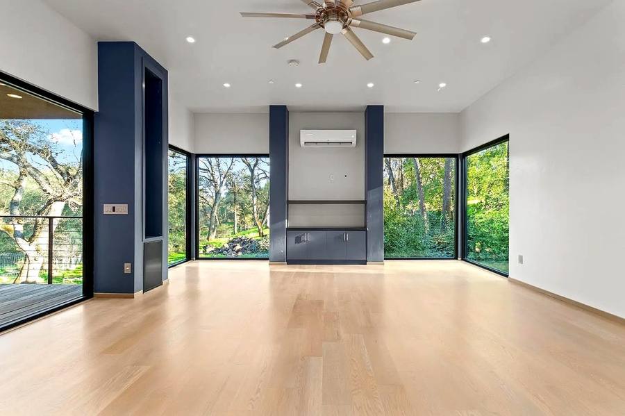 Finished modern hardwood floor