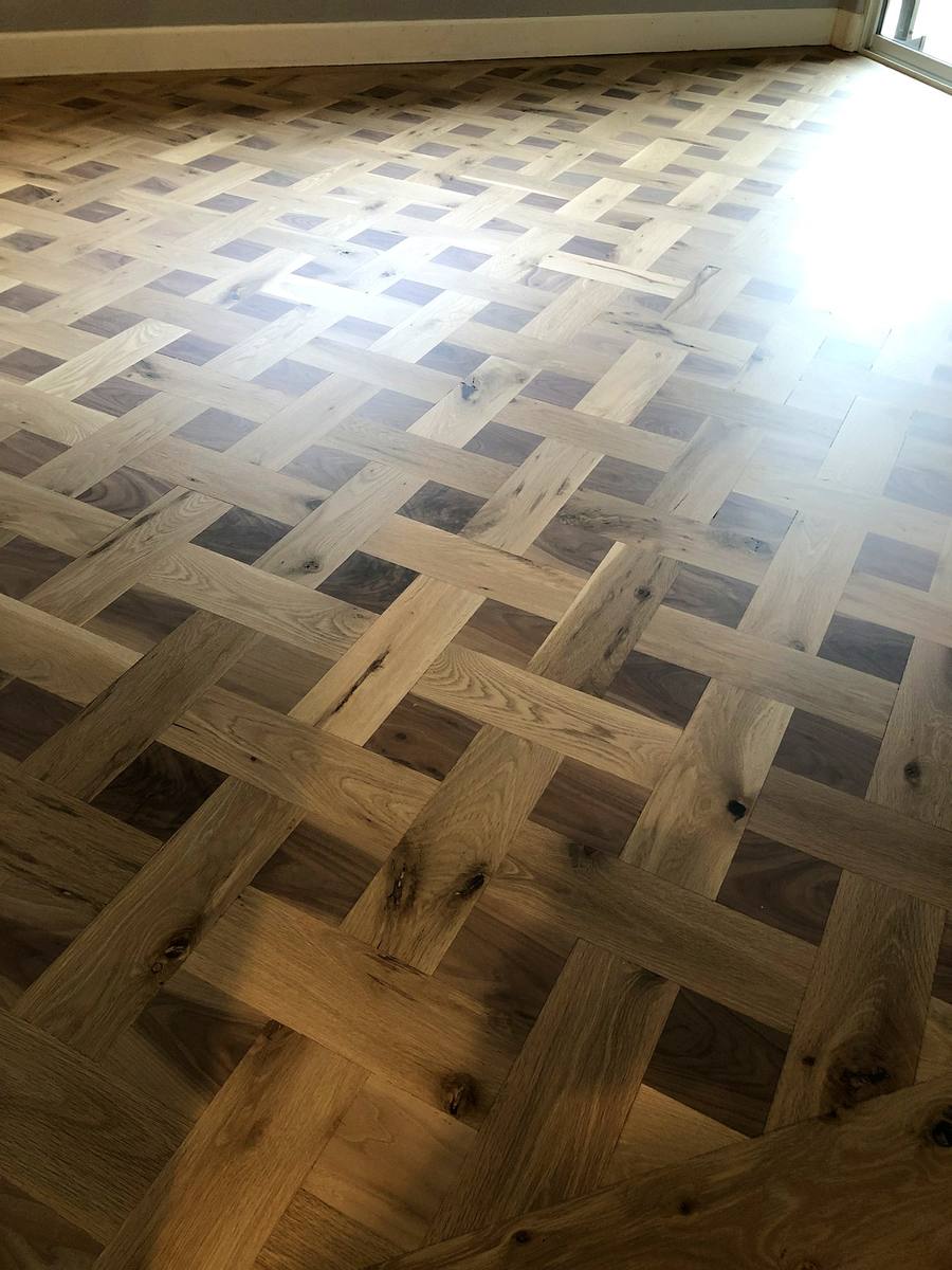 Natural wood living room installation